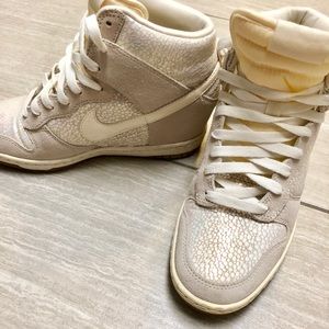 Nike women’s wedge sneakers white/light grey US 7